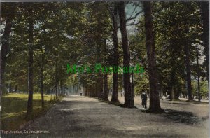 Hampshire Postcard - The Avenue, Southampton Ref.RS29354