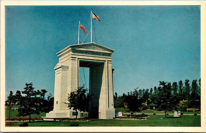 International Peace Arch, Canada U.S. Border Vintage Postcard Y03