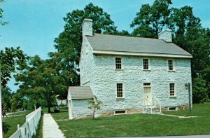 VINTAGE POSTCARD FARM DEACON'S SHOP (1809) SHAKERTOWN AT PLEASANT HILL KENTUCKY