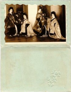 PC CPA geisha girls in pocket real photo postcard JAPAN (a8794)