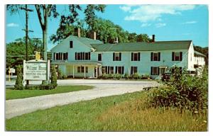 1950s/60s Williams House, Restaurant, Cocktail Lounge, Williamsburg, MA Postcard