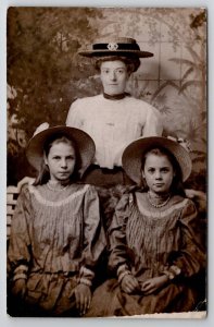 RPPC Mother Maggie With Her Daughter Sweet And Sour Face Hats Dress Postcard L26