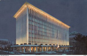 WASHINGTON D.C. , National Geographic Headquarters at night , 30-40s