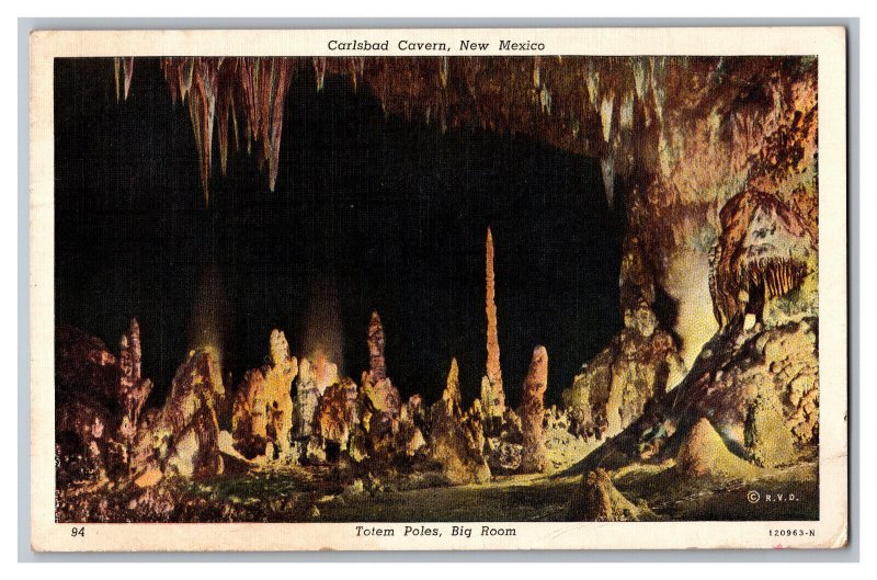 c1942 Postcard NM Carlsbad Cavern New Mexico Totem Poles Big Room
