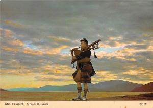 BR76465 scotland a piper at sunset types folklore costumes