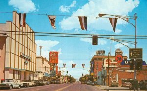 WINNEMUCCA, NV Street Scene 76 Gas Station Roadside c1950s Vintage Postcard