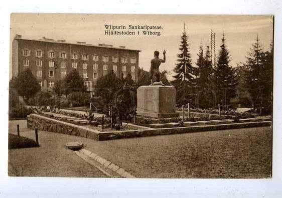 183808 RUSSIA VYBORG statue hero Vintage Finnish RPPC