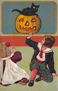 A Happy Hallowe'en Children W/ Jack-O-Lantern & Black Cat, Embossed,PC U10793