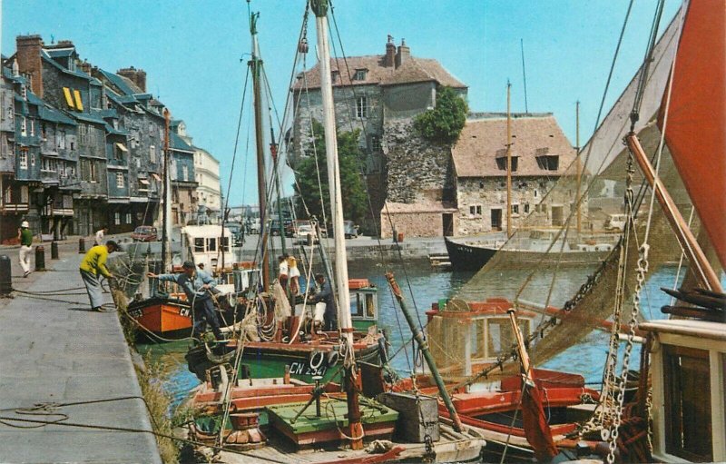 Honfleur ( Calvados ) quai Sainte-Catherine fishing boats postcard