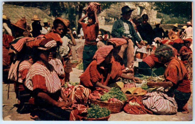 GUATEMALA, Central America    Crowd at MERCADO de COLON    Postcard