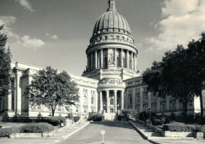 USA State Capitol Madison Wisconsin Vintage RPPC 07.70