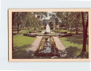 Postcard Kellogg Park And Fountain, Battle Creek, Michigan