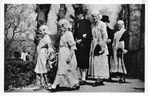 B94297 friese klederdracht real photo   types folklore costumes netherlands