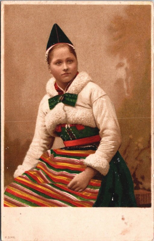 Style Traditional French Women's Clothing 16th Century