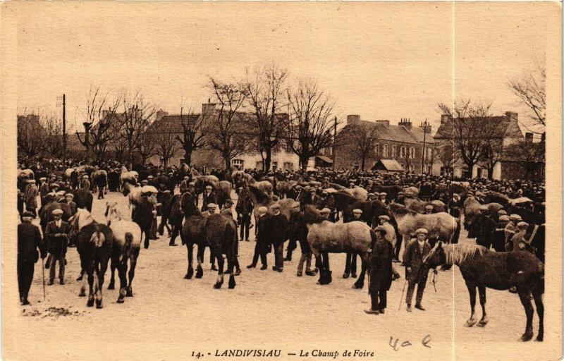 CPA AK LANDIVISIAU - Le Champ de Foire (193393)