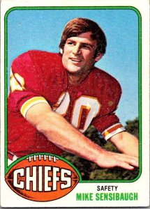 1976 Topps Football Card Mike Sensibaugh Kansas City Chiefs sk4518