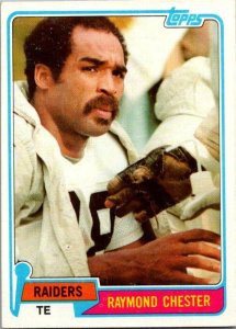 1981 Topps Football Card Raymond Chester Oakland Raiders sk10391