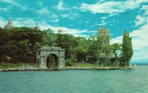 Vintage Postcard Boldt Castle's Famous Arch Of Honor Thousand Islands New York