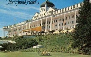 Postcard View of The Grand Hotel in Mackinac Island, MI.             R7