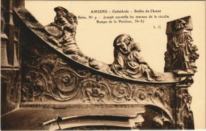 CPA La Cathédrale AMIENS Stalles du Choeur (18092)