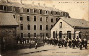 CPA Militaire Domfront - La Caserne (91134)