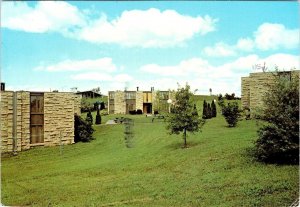 IA, Iowa UNIVERSITY OF DUBUQUE Married Student Housing Apartments 4X6 Postcard
