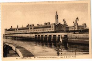 CPA CHERBOURG La Nouvelle Gare Maritime (au 1er plan la Grande Jetée) (245551)