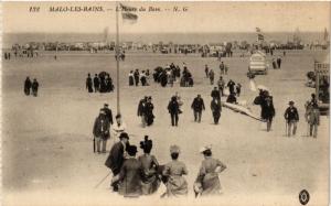 CPA MALO-les-BAINS - L'Heure du Bain (512914)