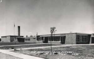 VINTAGE POSTCARD THE NEW HILLCREST SCHOOL ALMA MICHIGAN RPPC 1957 CORNER FAULT