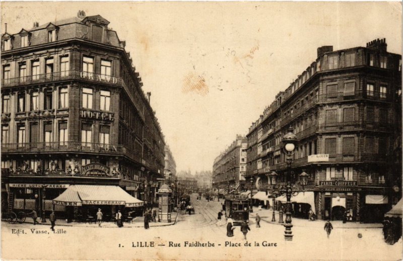 CPA Nord LILLE Rue Faidherbe Place de la Gare (983926)