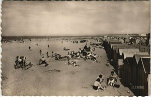 CPA OUISTREHAM RIVA-BELLA - La plage et les cabines (140956)