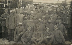 German infantry military soldiers uniforms regimental group photo postcard ww1