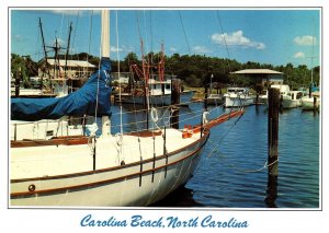 VINTAGE CONTINENTAL SIZE POSTCARD BOATS MOORED AT CAROLINA BEACH NORTH CAROLINA