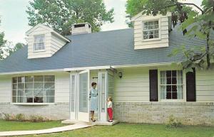 QUINCY, PA Pennsylvania ENTRYWAY ADVERTISING Little Girl~Door HESS MFG  Postcard