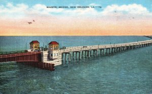 New Orleans Louisiana, Maestri Bridge Spans Lake Pontchartrain, Vintage Postcard
