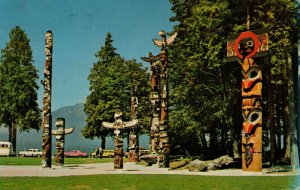 Canada Totem Poles Stanley Park Vancouver British Columbia Chrome Postcard 08.78
