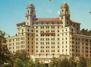 Postcard  View of Arlinngton Hotel in Hot Springs National Park , AK.    T7