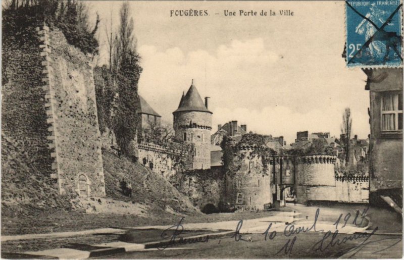 CPA Fougeres une porte de la Ville (1237659)