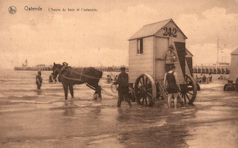 Vintage Postcard 1929 View of Ostende L'heure du Bain et L'estacade Belgium