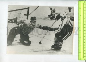 434593 Vienna Ice Hockey final match teams Canada McKechnie Tretiak 1977 TASS