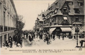 CPA DEAUVILLE Rue Gontaut-Biron - Vue sur le Normandy-Hotel (1225782)