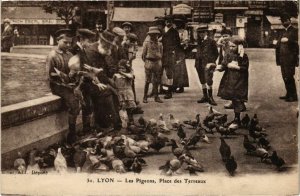 CPA Lyon Les Pigeons Place des Terreaux (993860)