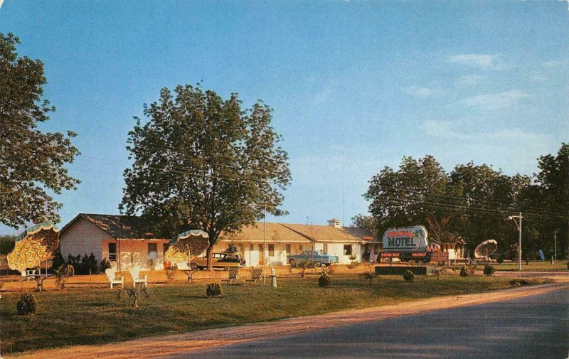 TROPICAL MOTEL Glennville, Georgia Roadside c1950s Vintage Postcard