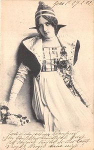 US82 Germany 1902 traditional costume woman Berlin social history