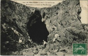 CPA LE POULIGUEN La grotte des Korrigans a la pointe de pen C (150610)