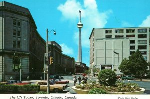 CONTINENTAL SIZE POSTCARD THE CN TOWER TORONTO ONTARIO CANDA c. 1970