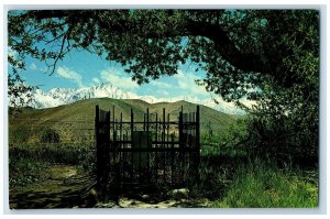 c1950's Lone Pine Earth Quake Monument 1872 Pioneer Grave California CA Postcard