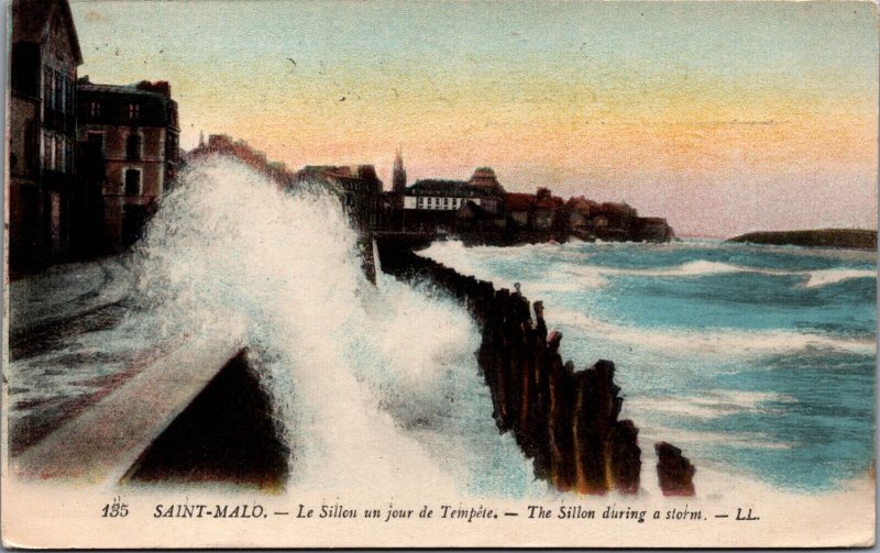 France Saint Malo Le Sillon un jour de Tempete Vintage Postcard 03.62 