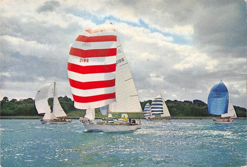 B102296 red and white striped spinnover  ship bateaux cowes isle of wight   uk