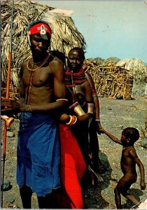 VINTAGE CONTINENTAL SIZE POSTCARD TURKANA TRIBAL FAMILY KENYA AFRICA [cnr scuff]